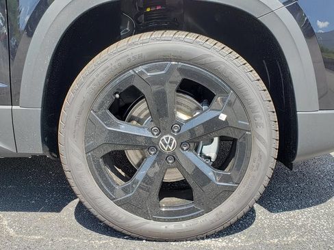 New 2026 Volkswagen Taos SE AWD/4WD image 12