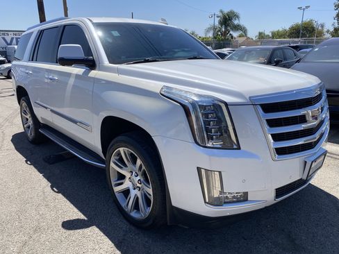 Used 2016 Cadillac Escalade Luxury RWD image 6