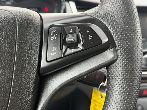 Used 2018 Chevrolet Trax LS AWD/4WD image 30
