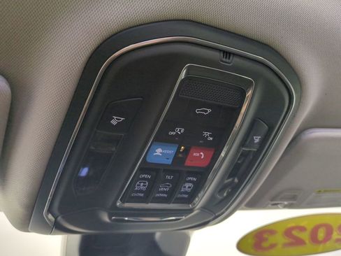 Used 2023 Jeep Grand Cherokee Limited w/ Luxury Tech Group II image 25