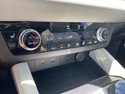 New 2025 Mitsubishi Outlander 4WD Plug-In Hybrid image 14