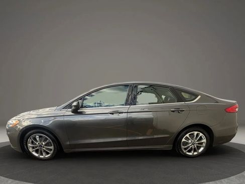 Used 2019 Ford Fusion SE image 8
