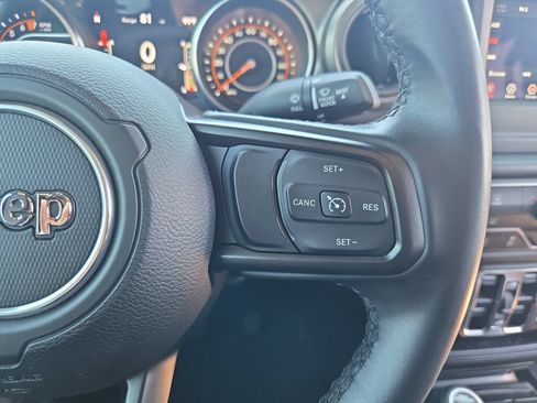 Used 2021 Jeep Gladiator Sport AWD/4WD image 17