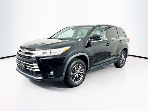 Used 2019 Toyota Highlander XLE image 3