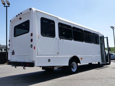 Used 2017 Ford F550 2WD Regular Cab Super Duty image 7