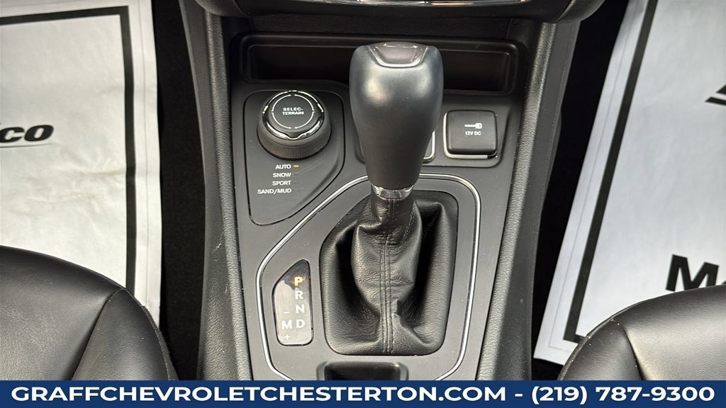 Used 2019 Jeep Cherokee Latitude Plus AWD/4WD image 46