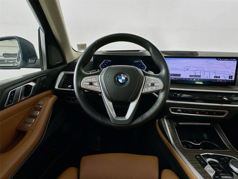 Certified 2024 BMW X7 xDrive40i w/ Premium Package image 11