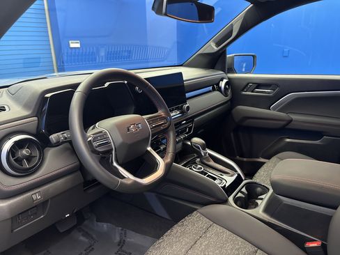 Used 2025 Chevrolet Colorado Z71 AWD/4WD image 11