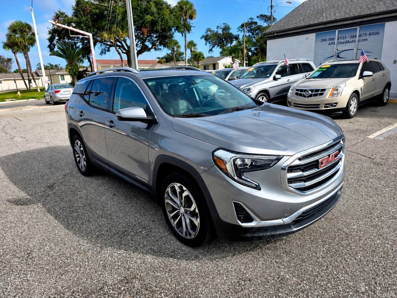 Used 2018 GMC Terrain SLT w/ Preferred Package FWD image 2