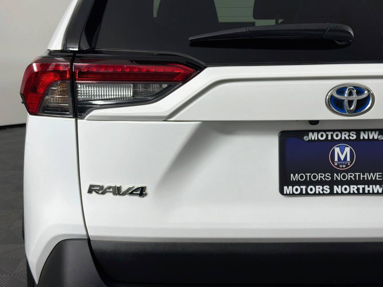 Used 2022 Toyota RAV4 XLE w/ XLE Grade Weather Package AWD/4WD image 23