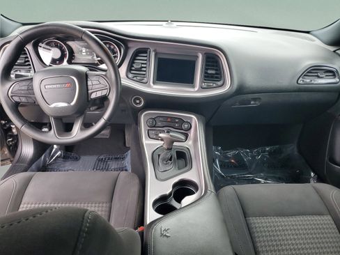 Used 2019 Dodge Challenger SXT image 8