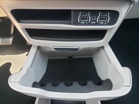 Used 2024 Chrysler Pacifica Touring-L FWD image 22