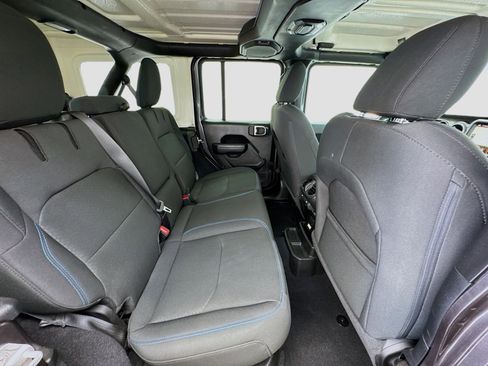Used 2023 Jeep Wrangler Unlimited Rubicon 4xe AWD/4WD image 19