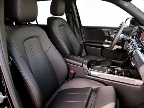 Used 2025 Mercedes-Benz GLB 250 w/ Exclusive Package image 29