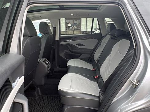 New 2026 Volkswagen Tiguan SE FWD image 15