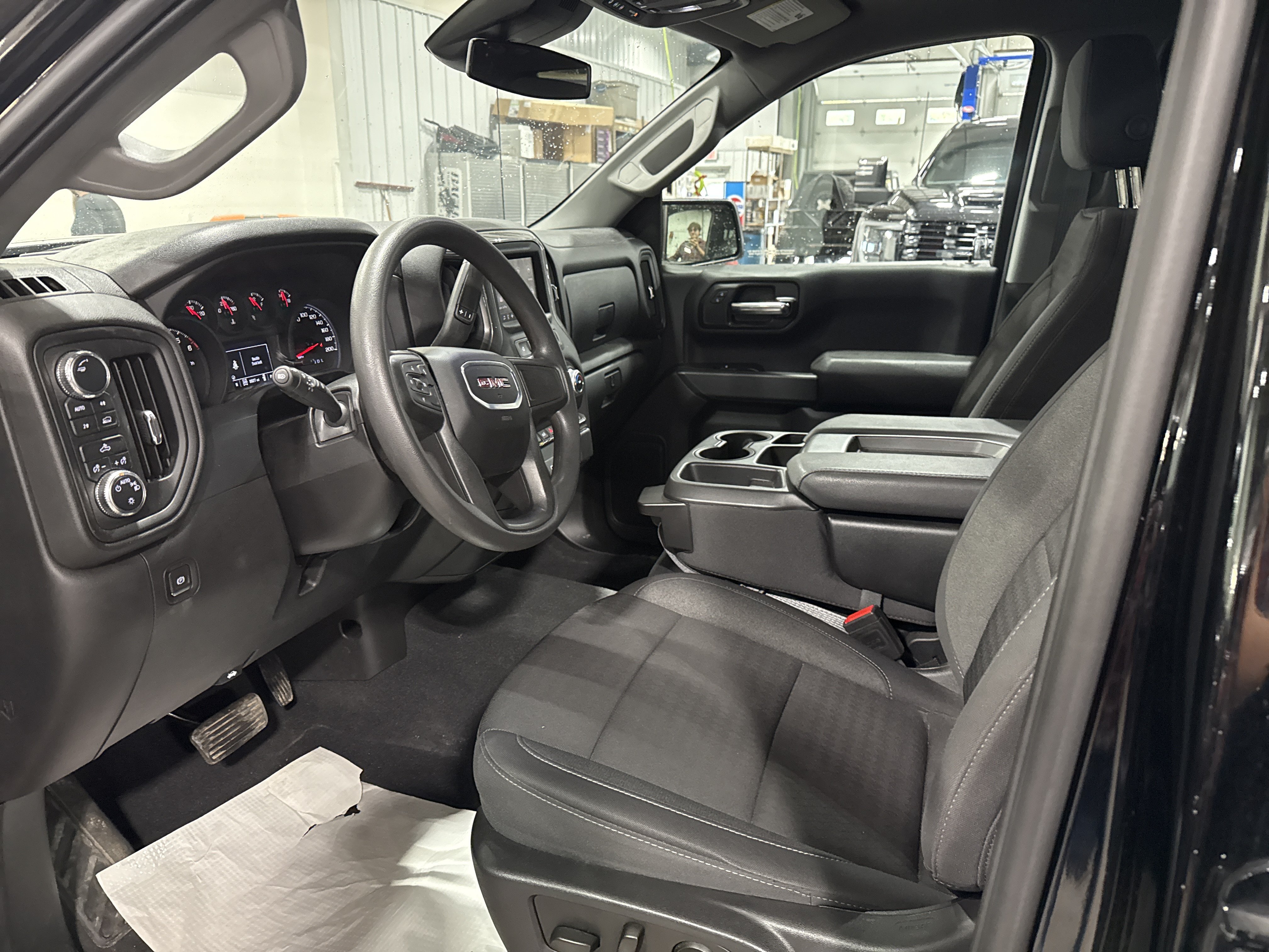 Used 2024 GMC Sierra 1500 Pro w/ Graphite Edition AWD/4WD image 7