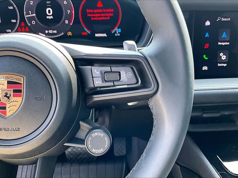 Used 2025 Porsche Cayenne image 25