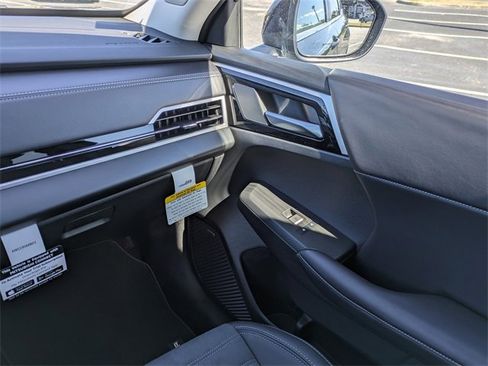 New 2025 Mitsubishi Outlander SE image 18