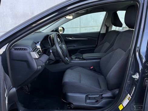 Used 2025 Toyota Camry LE image 9