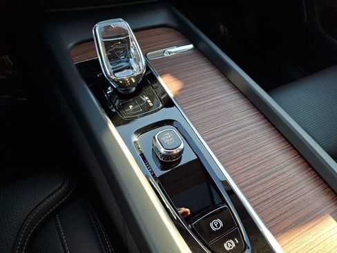 Certified 2024 Volvo XC60 B5 Ultimate image 15