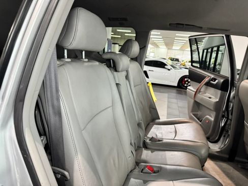 Used 2010 Toyota Highlander Limited AWD/4WD image 18