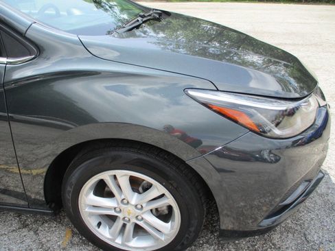 Used 2018 Chevrolet Cruze LT w/ Convenience Package FWD image 22