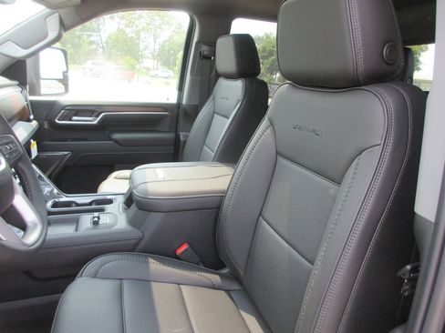 New 2026 GMC Sierra 2500 Denali w/ Denali Reserve Package AWD/4WD image 12