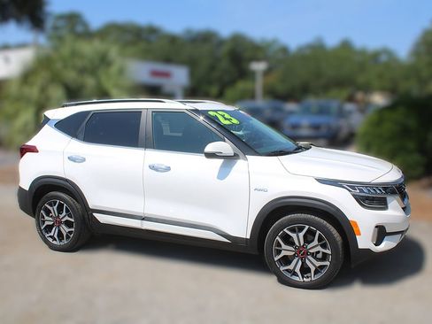 Certified 2023 Kia Seltos SX w/ SX Sunroof Package AWD/4WD image 4