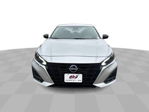 Used 2024 Nissan Altima 2.5 SV image 3