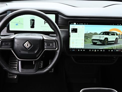 Used 2024 Rivian R1S Adventure image 15