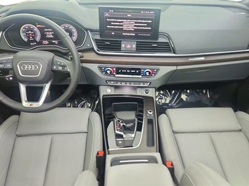 Used 2024 Audi Q5 e Prestige w/ Prestige Package image 93