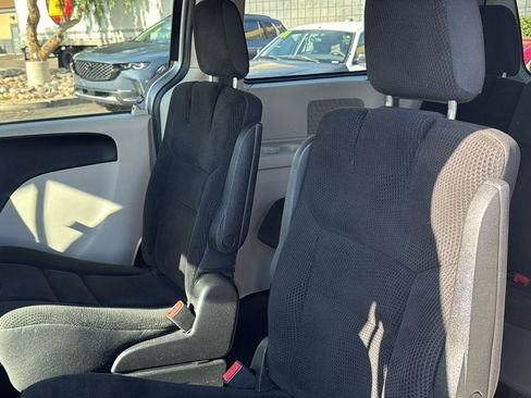 Used 2019 Dodge Grand Caravan SE FWD image 20