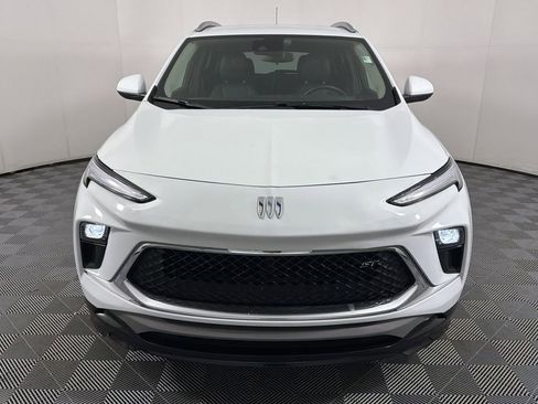 Used 2024 Buick Encore GX Sport Touring image 2