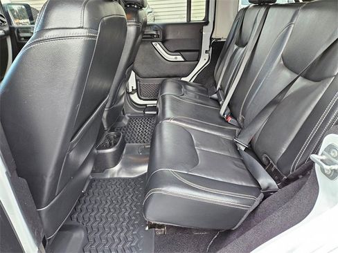 Used 2015 Jeep Wrangler Unlimited Sahara w/ Connectivity Group image 16