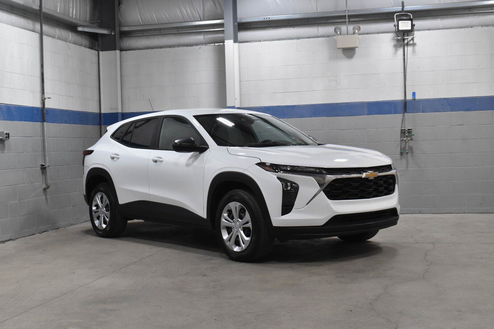 Used 2024 Chevrolet Trax LS FWD image 27