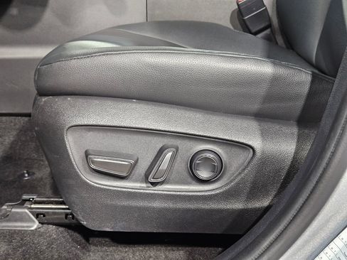 Used 2025 Toyota Grand Highlander AWD image 23