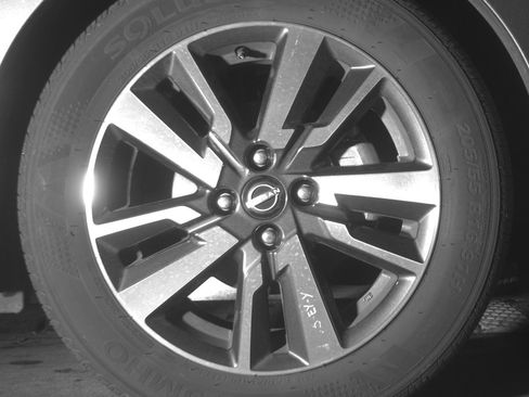 Used 2025 Nissan Versa SV FWD image 13
