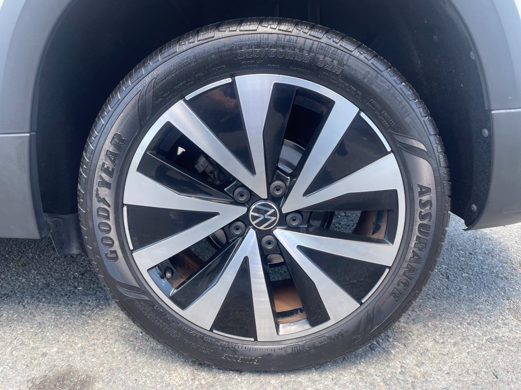 Certified 2023 Volkswagen Taos SE FWD image 11