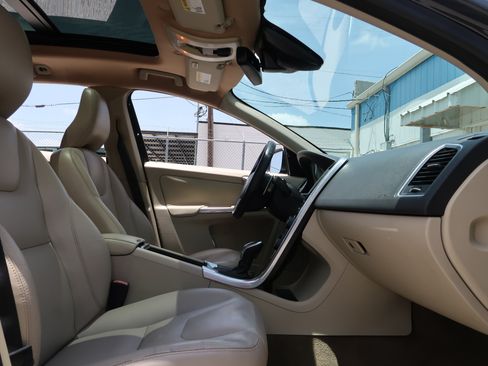 Used 2015 Volvo XC60 T6 Platinum FWD image 25
