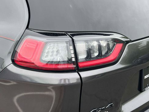 Used 2023 Jeep Cherokee Trailhawk AWD/4WD image 8