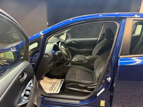 Used 2017 Nissan Leaf SV w/ Premium Package image 11