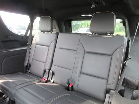 Used 2023 GMC Yukon XL SLT AWD/4WD image 24