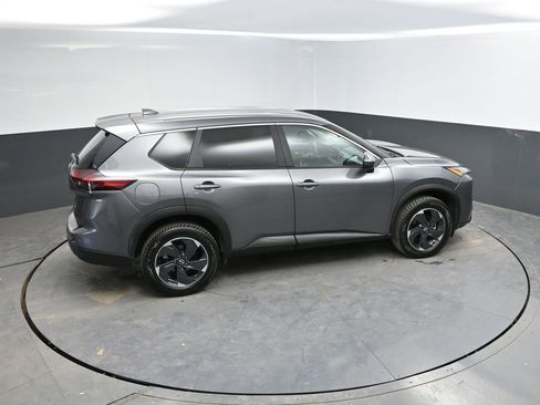Used 2025 Nissan Rogue SV image 28