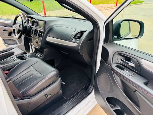 Used 2019 Dodge Grand Caravan GT FWD image 29
