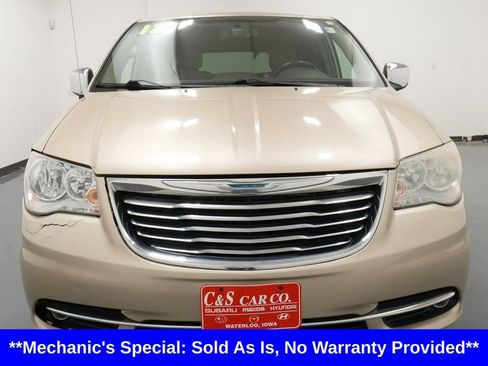 Used 2012 Chrysler Town & Country Touring-L w/ Driver Convenience Group FWD image 2