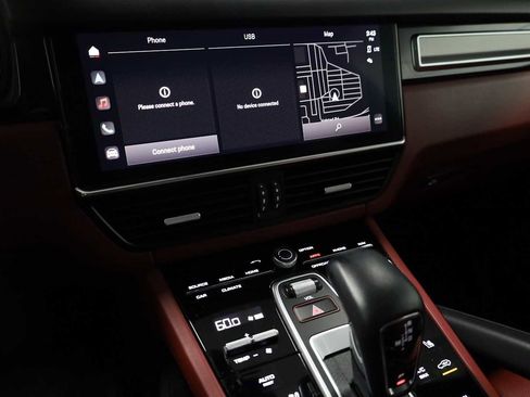 Used 2022 Porsche Cayenne image 32