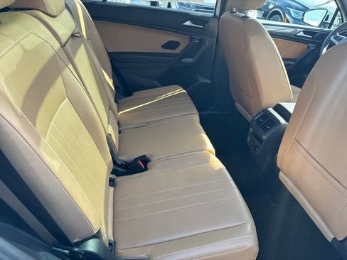 Certified 2024 Volkswagen Tiguan SE w/ Panoramic Sunroof Package image 32