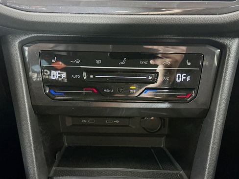 Used 2024 Volkswagen Tiguan SE image 22