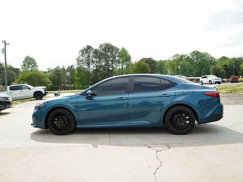 Used 2025 Toyota Camry LE w/ Convenience Package image 19