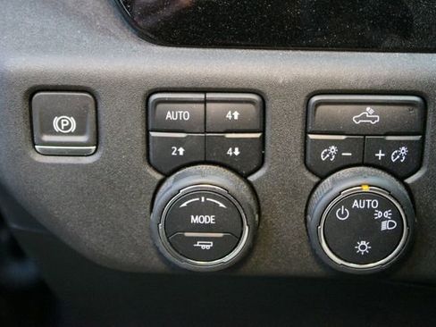 Used 2024 Chevrolet Silverado 1500 LT AWD/4WD image 18